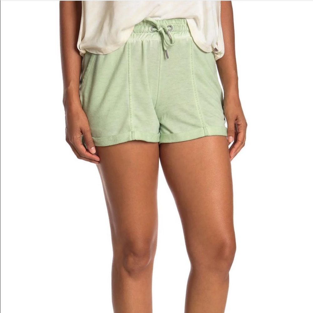 MAX STUDIO “Fiji” Pull-on Cuffed Drawstring Shorts